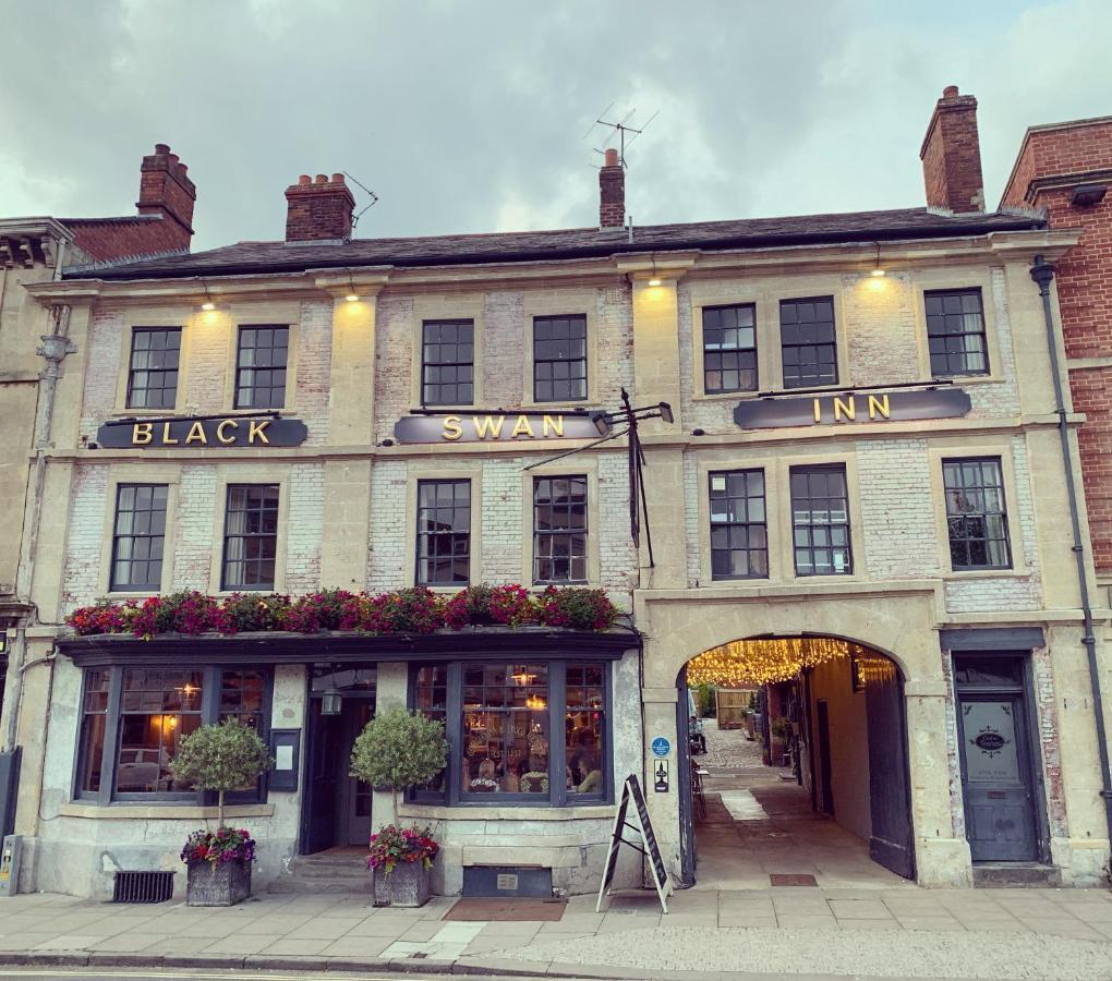 The Black Swan Inn Devizes Exterior photo