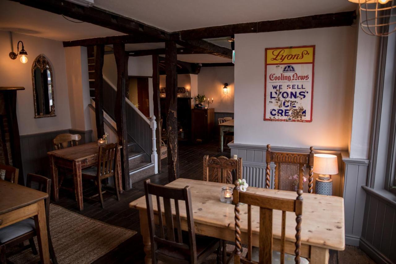 The Black Swan Inn Devizes Exterior photo