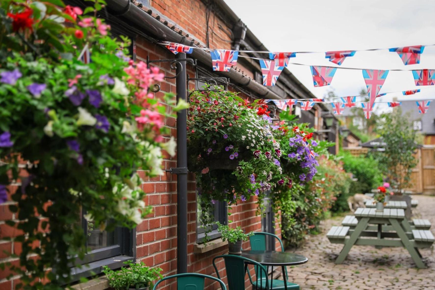 The Black Swan Inn Devizes Exterior photo